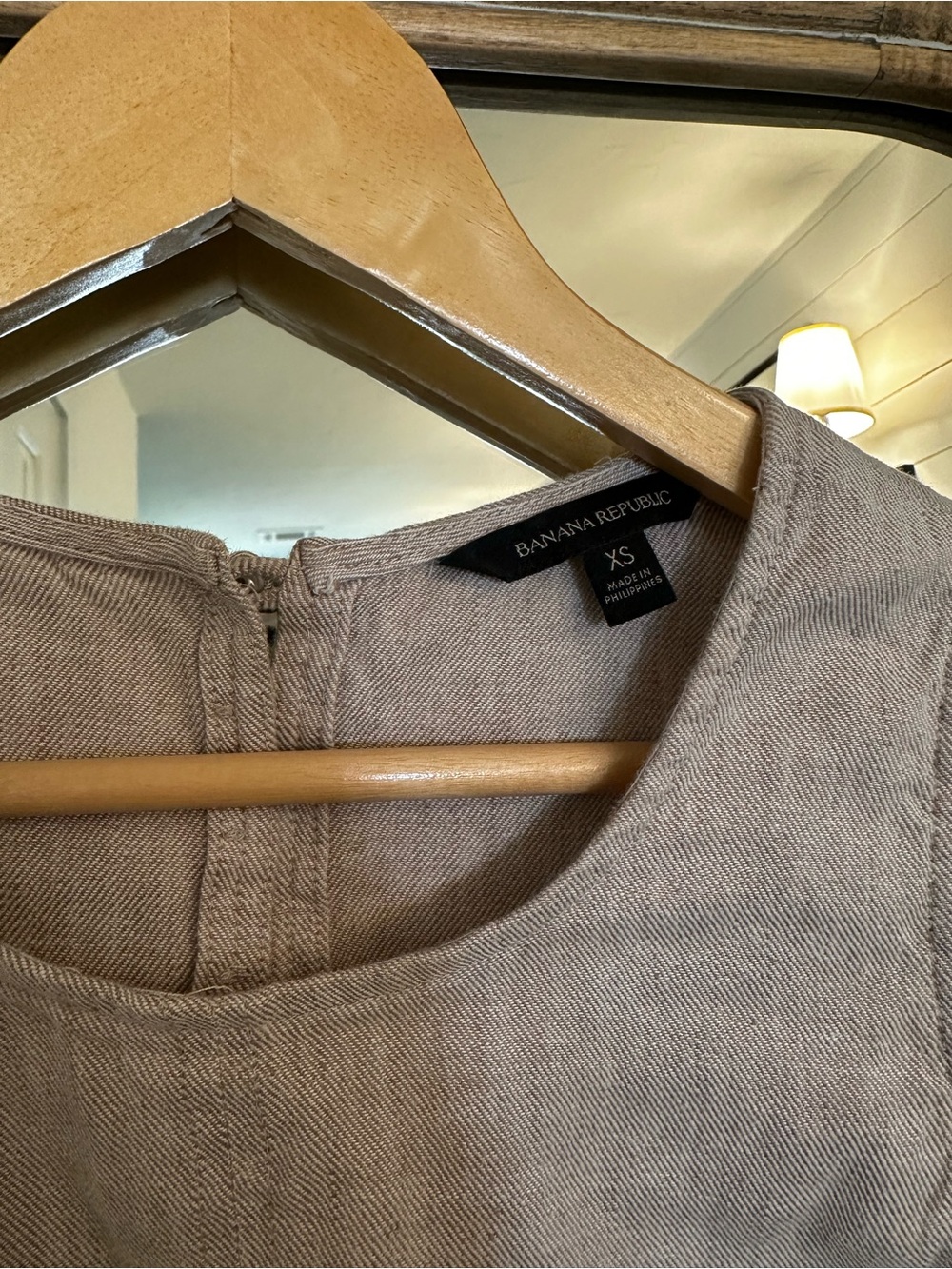 Banana Republic Light Taupe Sleeveless Linen Blend Top - Picture 4 of 8